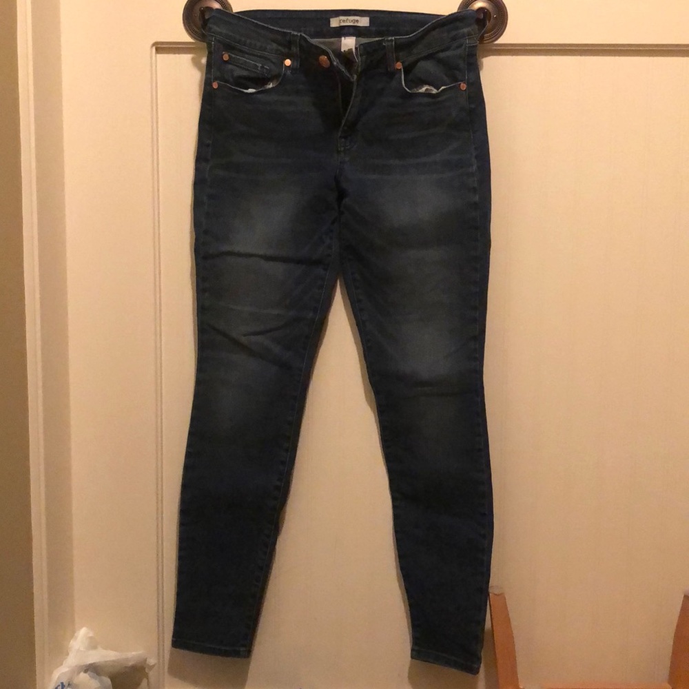 Dark wash skinny women’s jeans